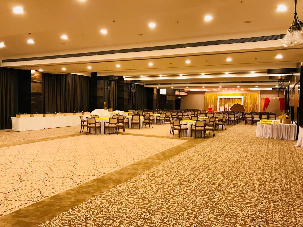 Regenta Central Hotel & Convention Centre Nágpur Kültér fotó