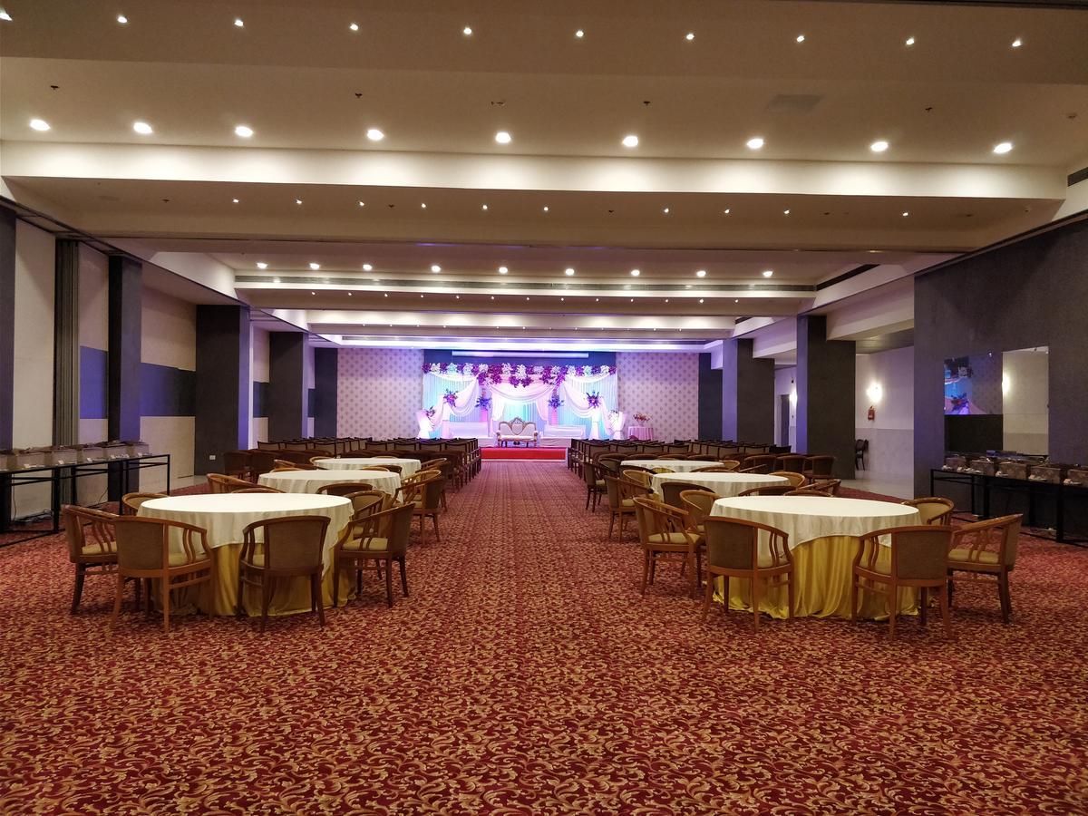 Regenta Central Hotel & Convention Centre Nágpur Kültér fotó
