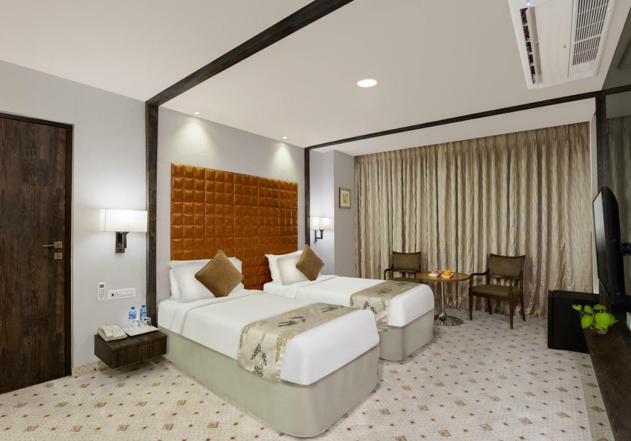 Regenta Central Hotel & Convention Centre Nágpur Kültér fotó