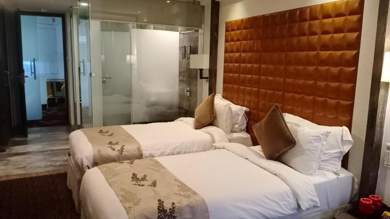 Regenta Central Hotel & Convention Centre Nágpur Kültér fotó