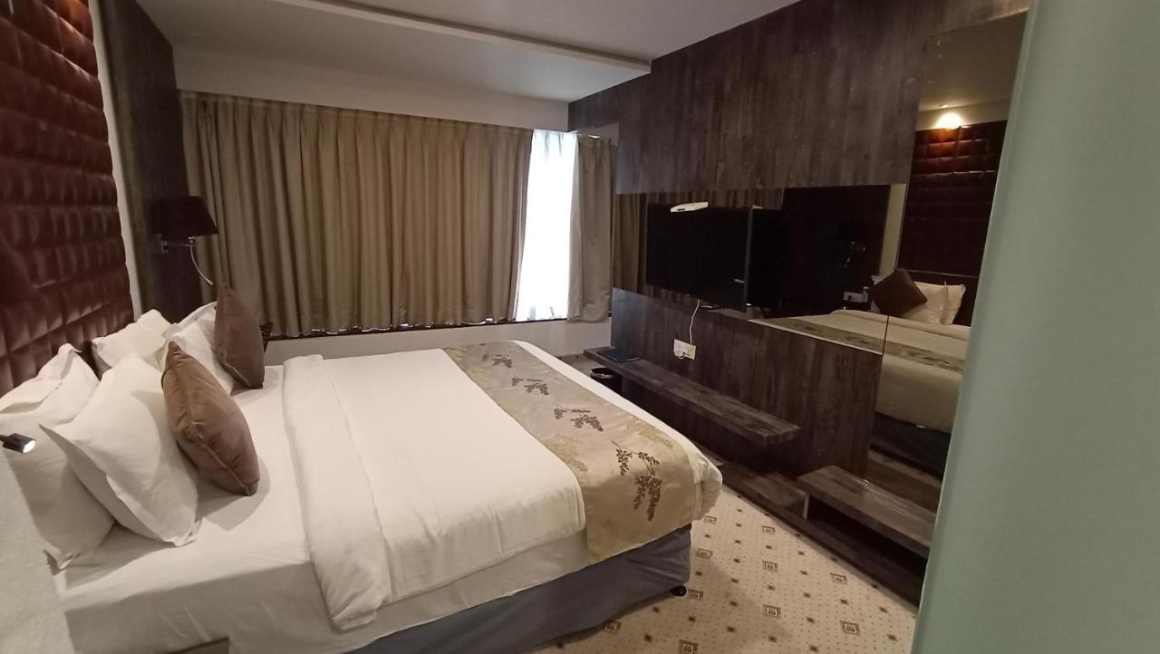 Regenta Central Hotel & Convention Centre Nágpur Kültér fotó